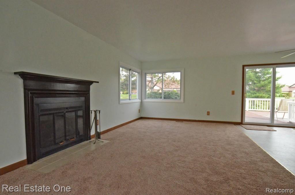 364 Huntington Court Rochester Hills, MI 48307 - Photo 3 of 25