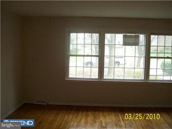 1225 Whitney Road Southampton, PA 18966 - Photo 1 of 10 Living Room