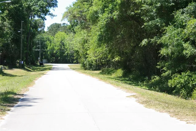 a view of a water fountain in the middle of a yard