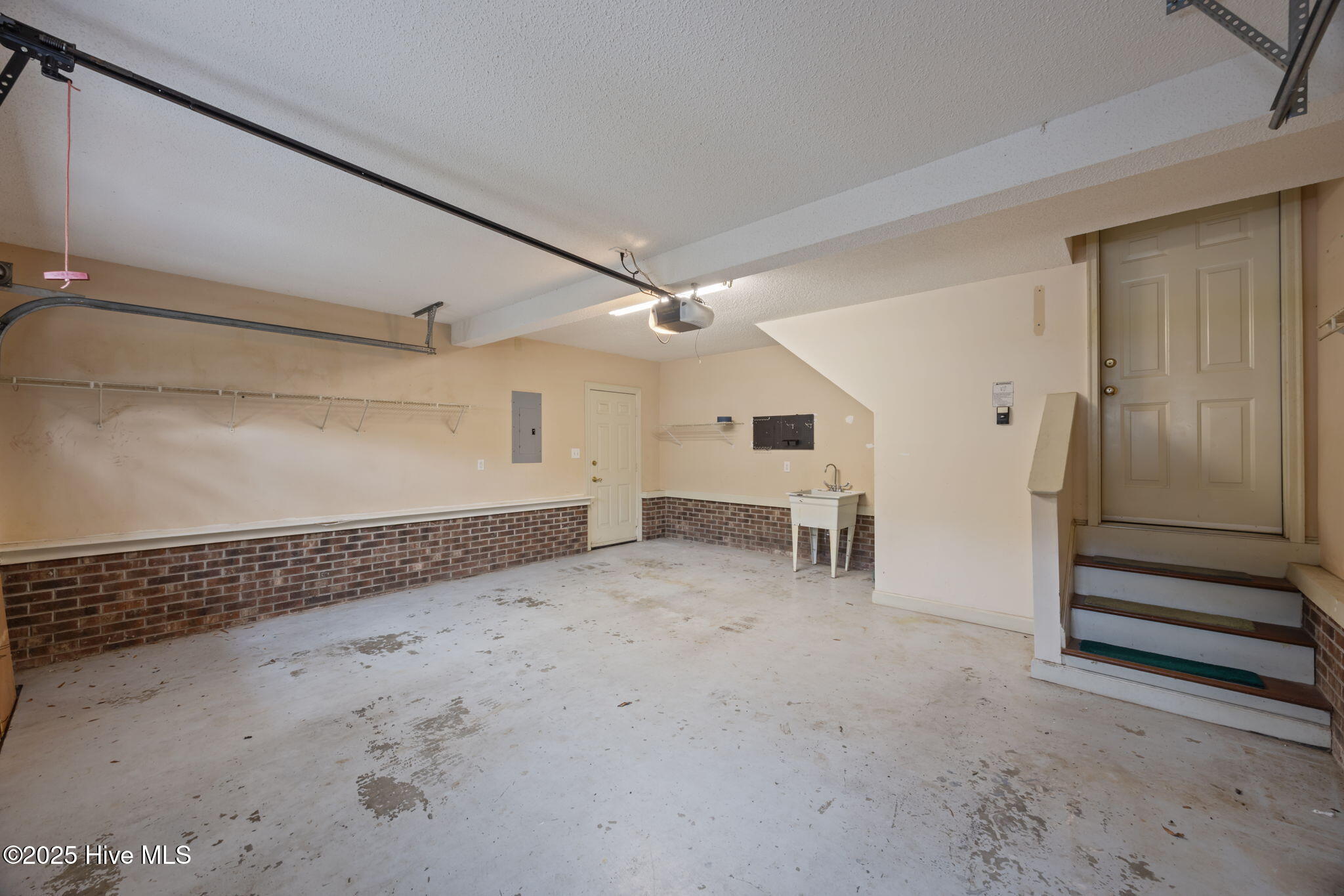 4109 Yarmouth Road New Bern, NC 28562 - Photo 32 of 50 2 Car Garage