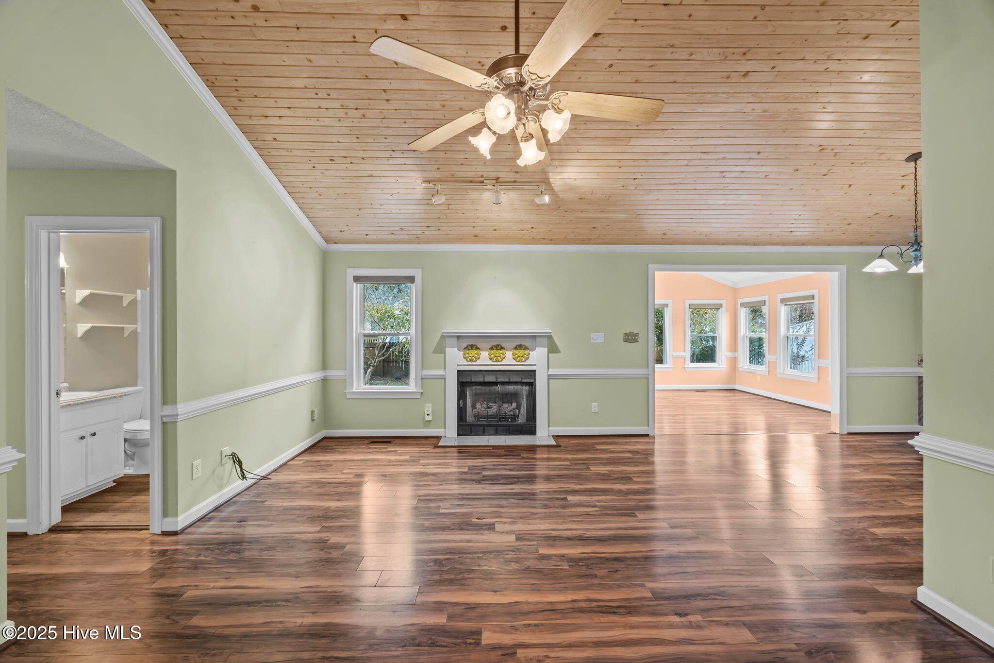4109 Yarmouth Road New Bern, NC 28562 - Photo 4 of 50 Living Room