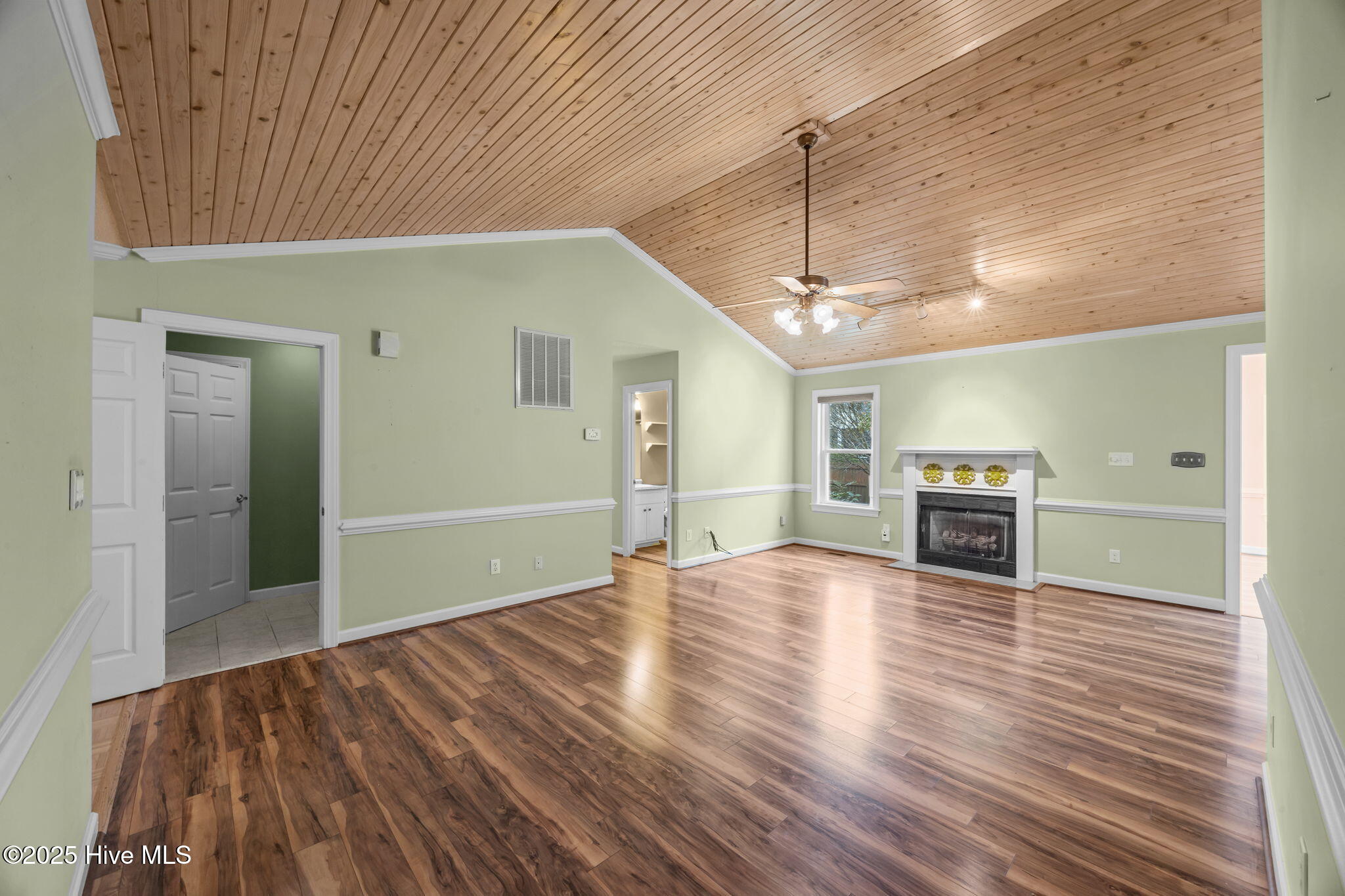4109 Yarmouth Road New Bern, NC 28562 - Photo 6 of 50 Living Room