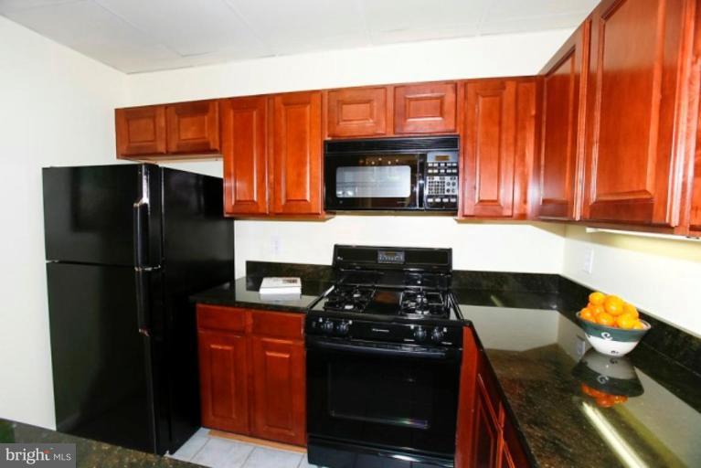 1931 Belmont Road Northwest, Unit 1086 Washington, DC 20009 - Photo 11 of 17 Kitchen #2