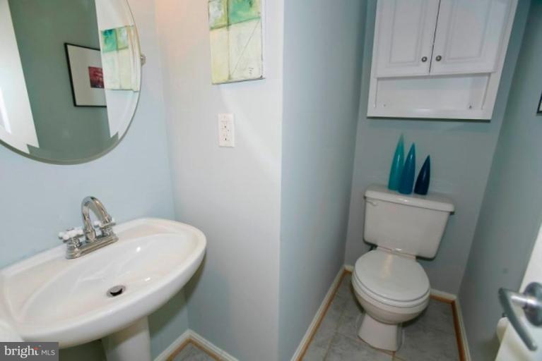 1931 Belmont Road Northwest, Unit 1086 Washington, DC 20009 - Photo 12 of 17 Bath #1