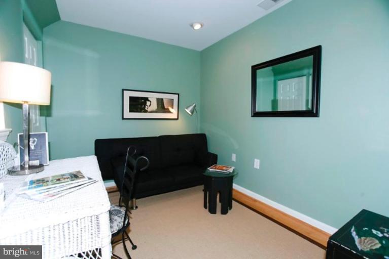 1931 Belmont Road Northwest, Unit 1086 Washington, DC 20009 - Photo 8 of 17 Den