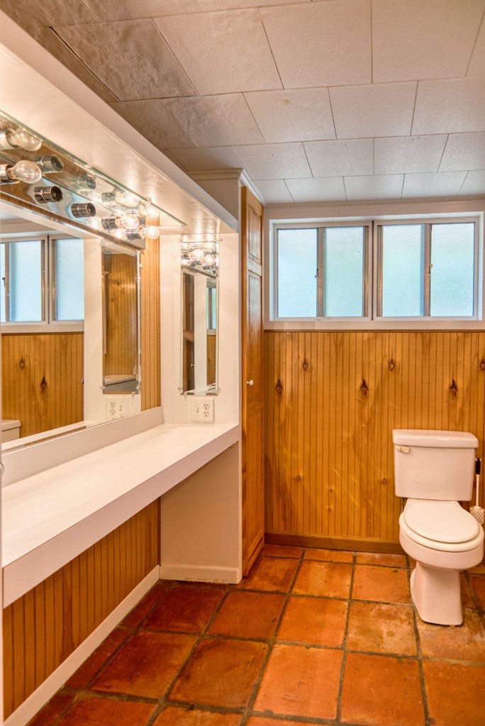 511 East Rainey Street Mason, TX 76856 - Photo 18 of 63 a bathroom with a sink a toilet and shower