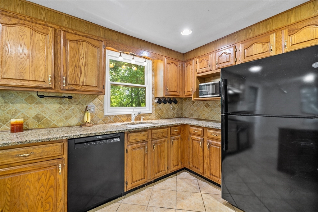 89 Old Andover Road North Reading, MA 01864 - Photo 12 of 42