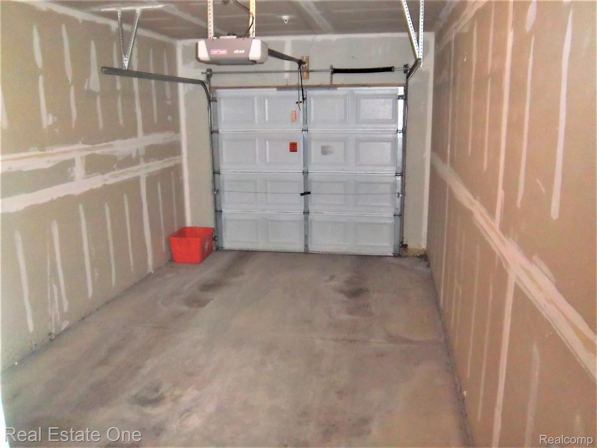 16802 Farmington Road Livonia, MI 48154 - Photo 21 of 23 GARAGE WITH OPENER
