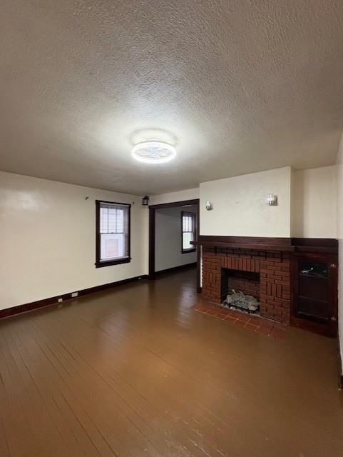 906 Kable Way Coraopolis, PA 15108 - Photo 2 of 10 Large Living Room w/ Decor Fireplace