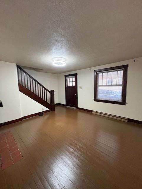906 Kable Way Coraopolis, PA 15108 - Photo 3 of 10 Living Room