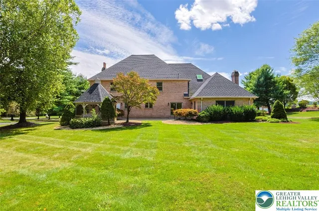 a view of a house with a yard