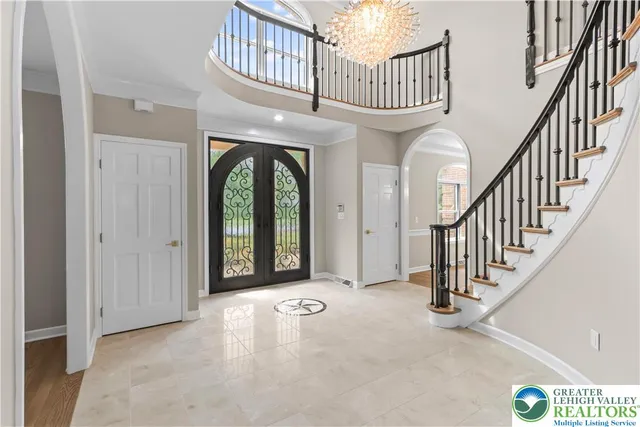 a view of entryway with interior