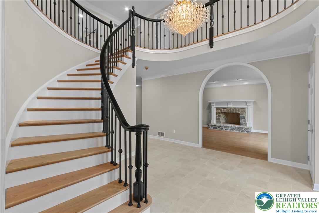 3685 Manor Road Bethlehem, PA 18020 - Photo 6 of 47 a view of entryway and hall