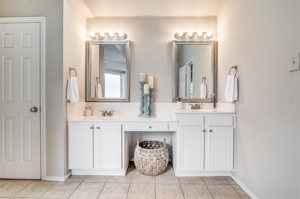 4201 Crystal Lane Garland, TX 75043 - Photo 21 of 33 a bathroom with a sink and a mirror