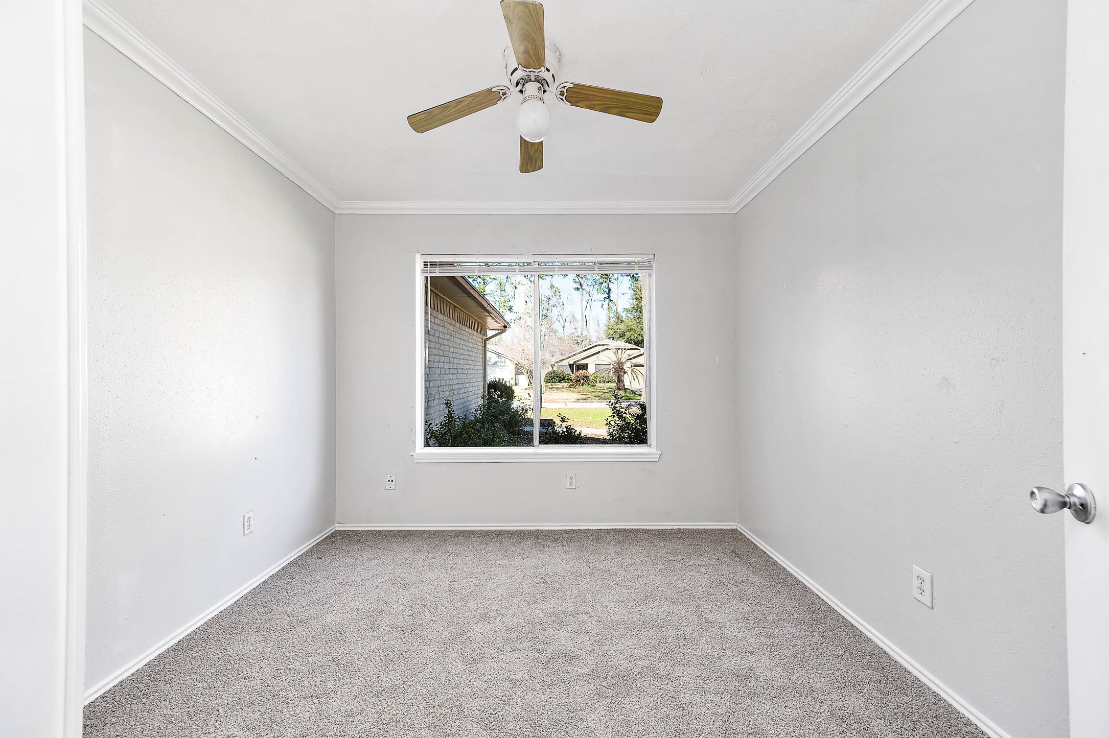 3423 Nutwood Lane Spring, TX 77389 - Photo 11 of 20 an empty room with a window and a ceiling fan