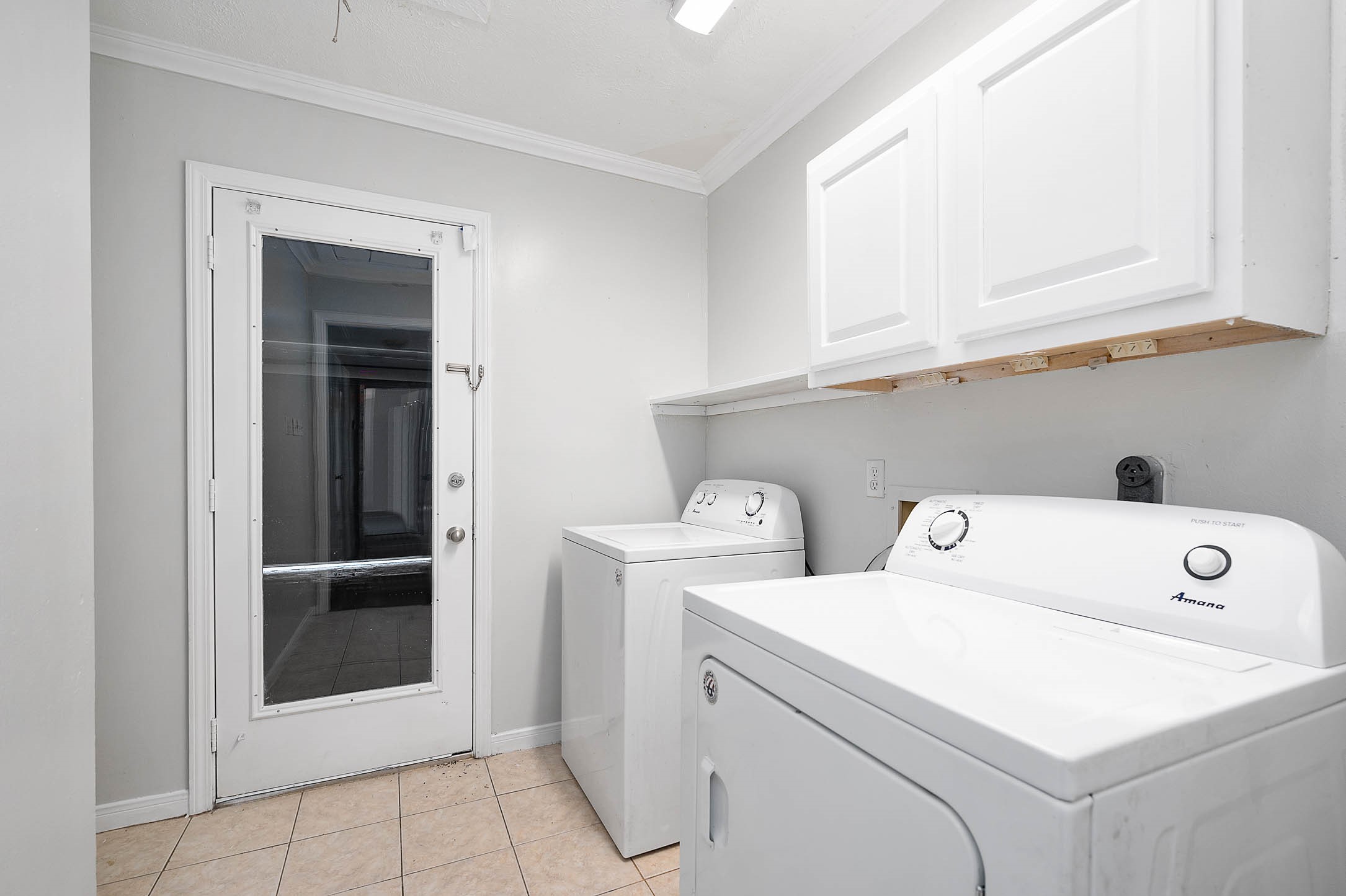 3423 Nutwood Lane Spring, TX 77389 - Photo 12 of 20 a utility room with dryer and washer