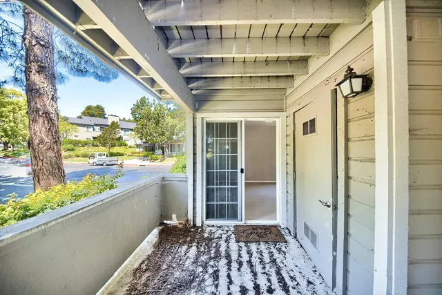 $515,000 | 510 Canyon Oaks Drive, Unit C, Oakland, CA 94605