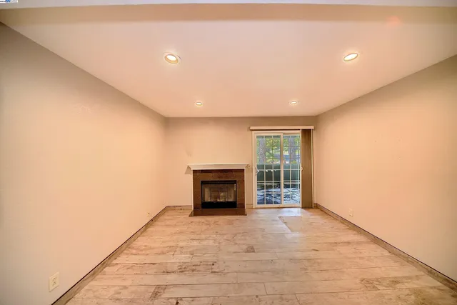 $515,000 | 510 Canyon Oaks Drive, Unit C, Oakland, CA 94605