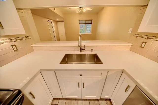 $515,000 | 510 Canyon Oaks Drive, Unit C, Oakland, CA 94605