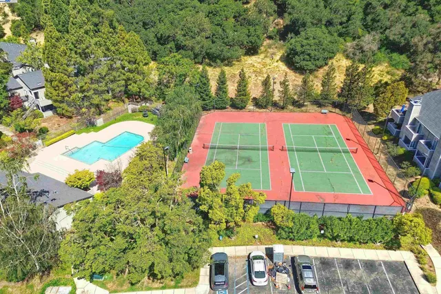 $515,000 | 510 Canyon Oaks Drive, Unit C, Oakland, CA 94605