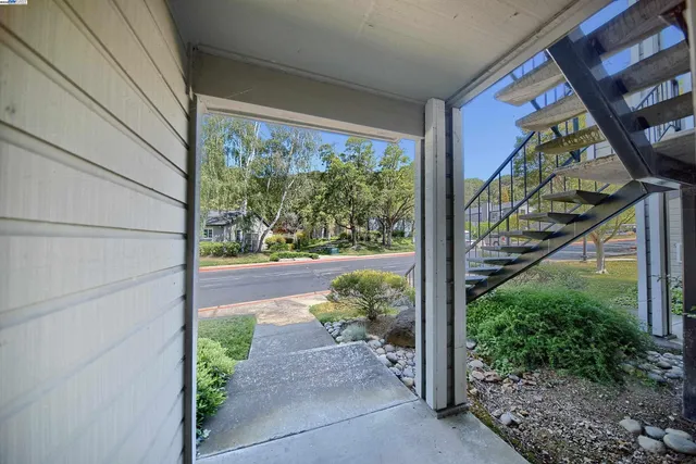 $515,000 | 510 Canyon Oaks Drive, Unit C, Oakland, CA 94605