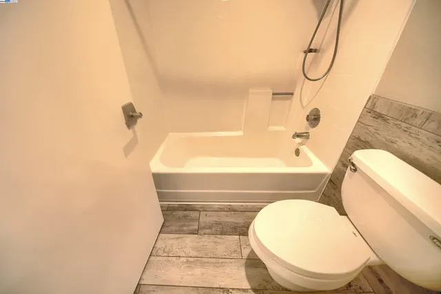 $515,000 | 510 Canyon Oaks Drive, Unit C, Oakland, CA 94605