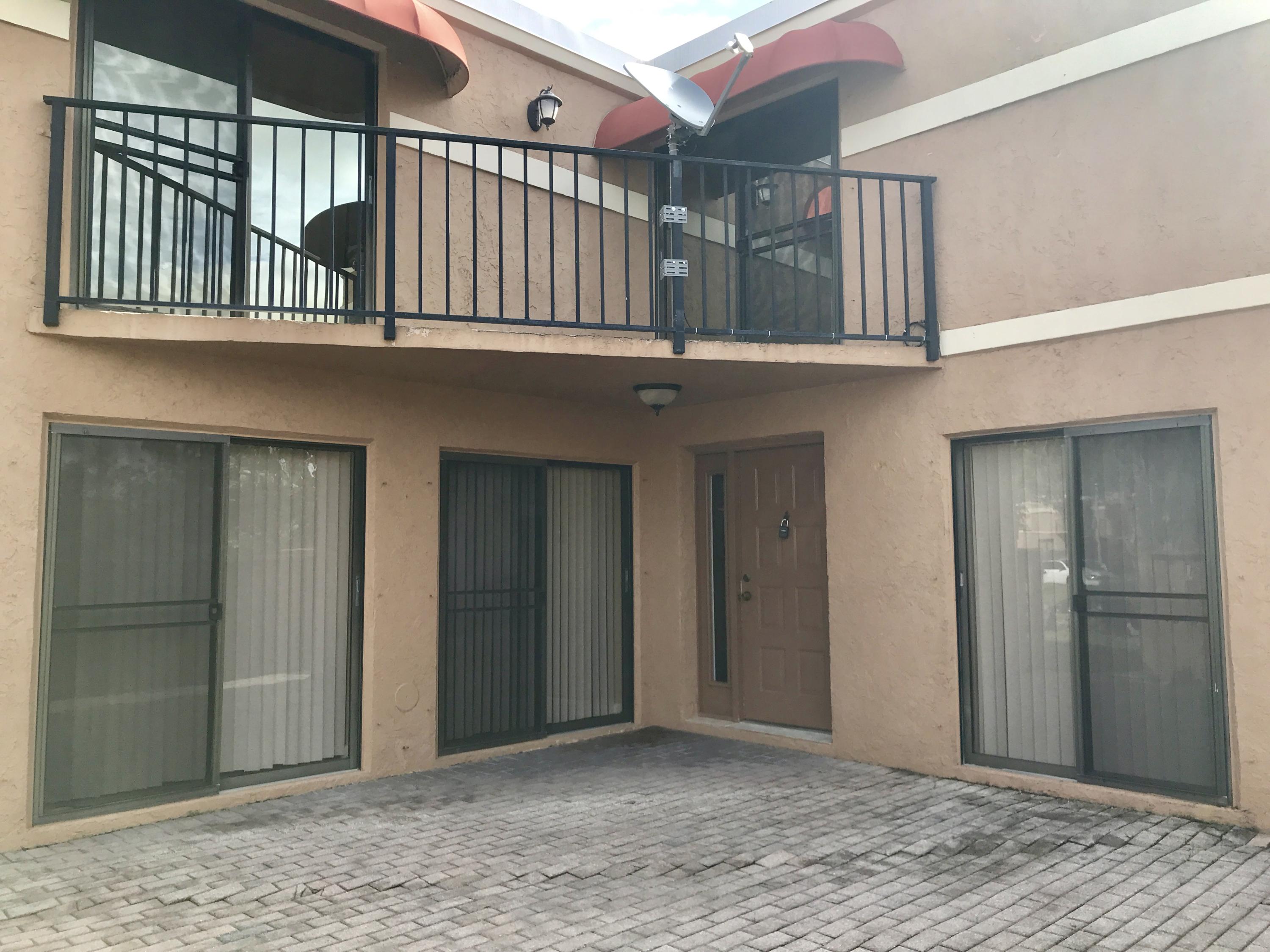 8218 Severn Drive, Unit D Boca Raton, FL 33433 - Photo 13 of 17 patio area