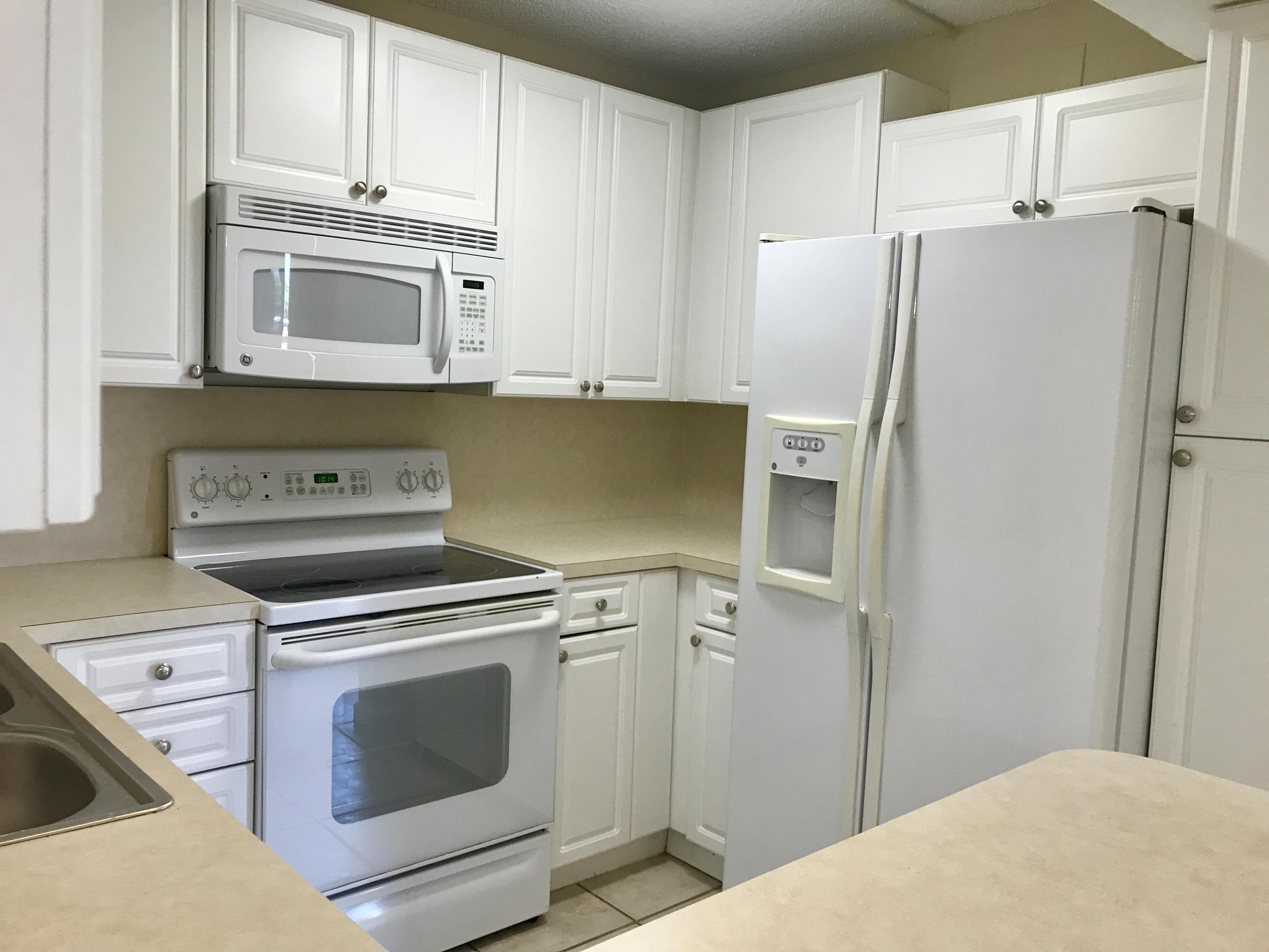 8218 Severn Drive, Unit D Boca Raton, FL 33433 - Photo 9 of 17 kitchen