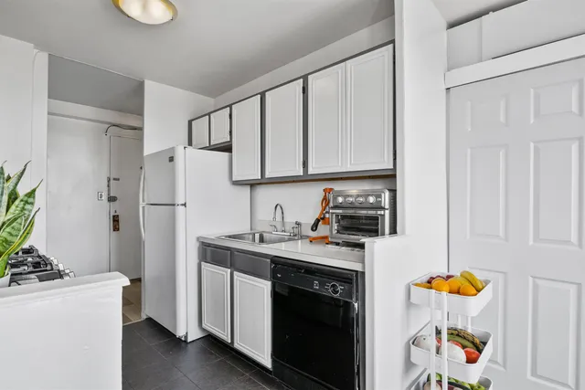 $259,000 | 1225 John F. Kennedy Boulevard, Unit 12J, Bayonne, NJ 07002