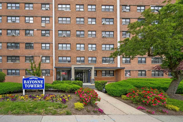 $259,000 | 1225 John F. Kennedy Boulevard, Unit 12J, Bayonne, NJ 07002