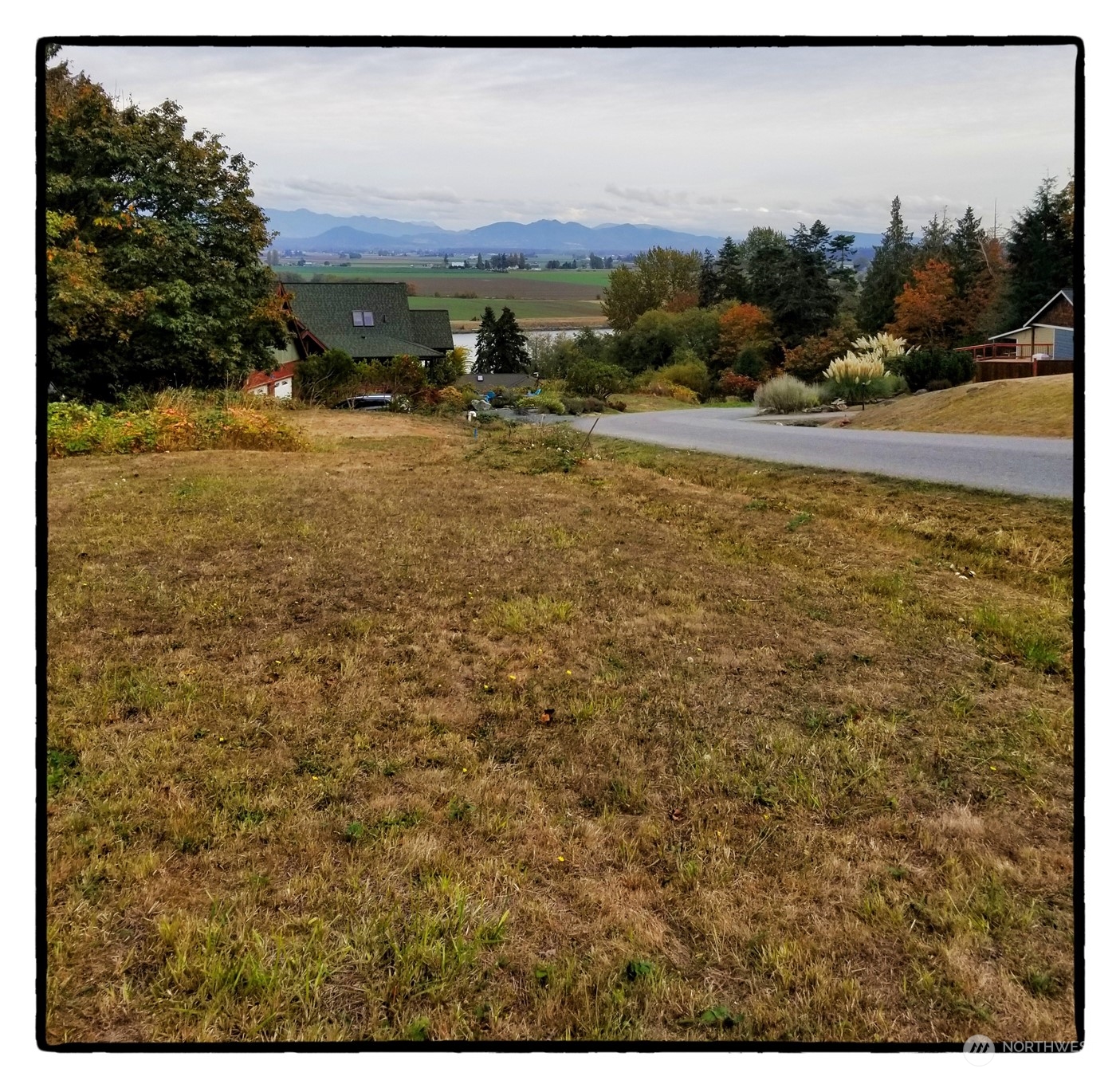 11215 Sahalie Road La Conner, WA 98257 - Photo 4 of 18 Gallery Image 4