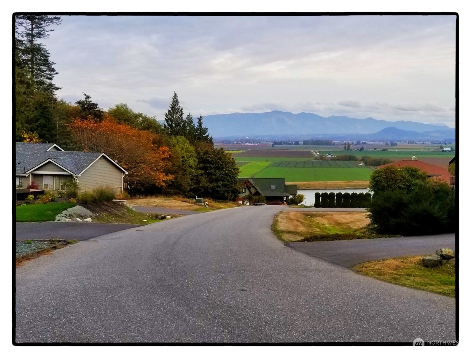 11215 Sahalie Road La Conner, WA 98257 - Photo 5 of 18 Gallery Image 5