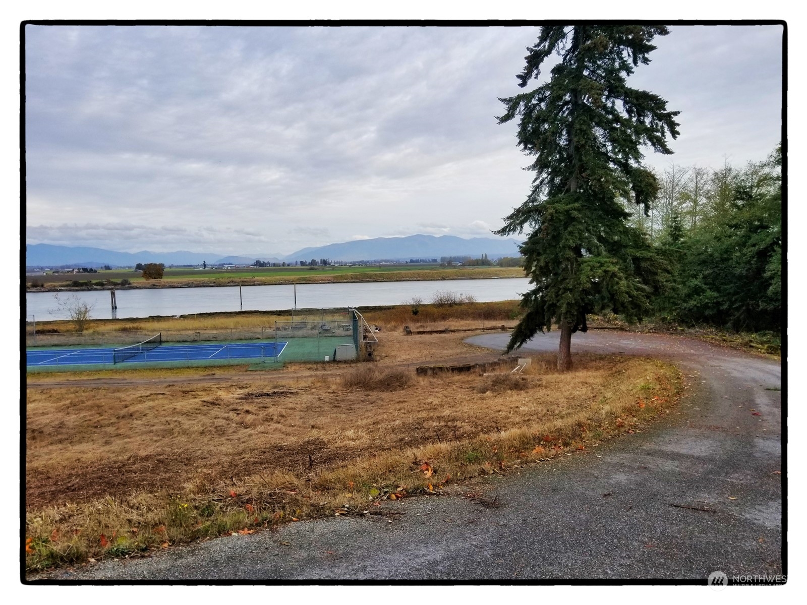 11215 Sahalie Road La Conner, WA 98257 - Photo 10 of 18 Gallery Image 10