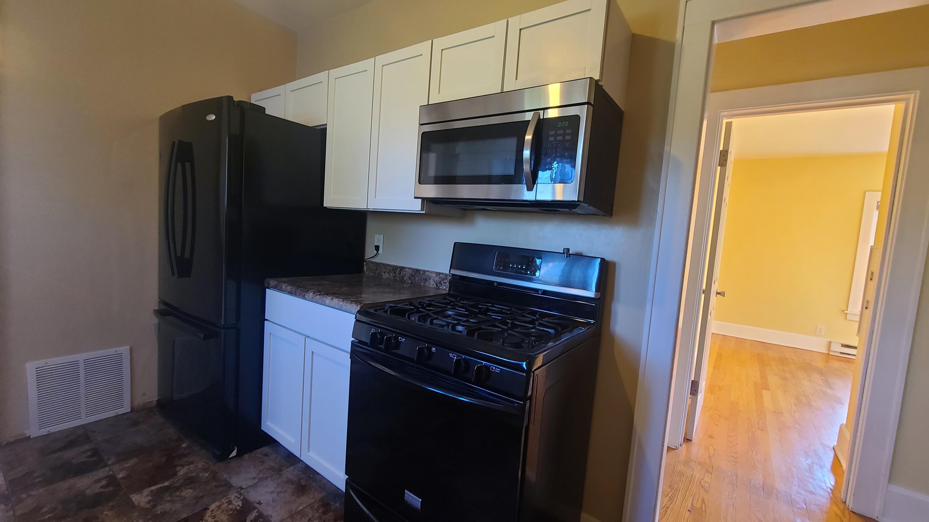 3029 Meachem Road Racine, WI 53405 - Photo 5 of 13 20250814_170333