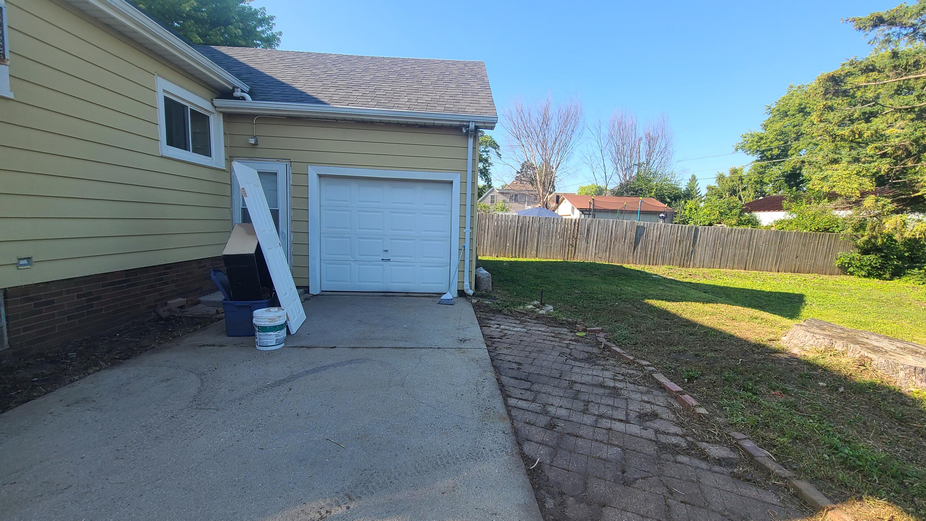 3029 Meachem Road Racine, WI 53405 - Photo 10 of 13 20250814_171059