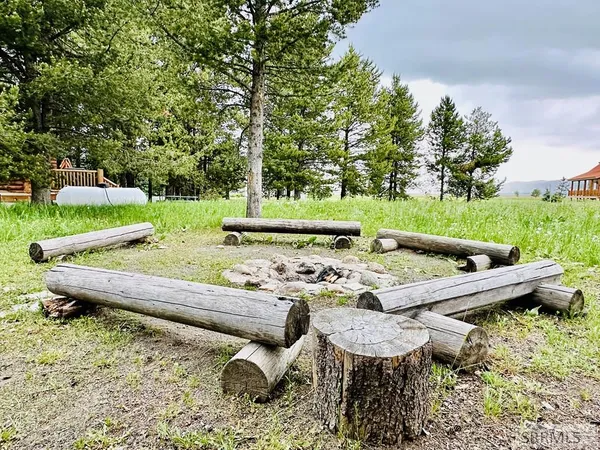 $729,900 | 4195 2 Top Road, Island Park, ID 83429