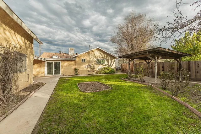 $365,000 | 422 North Pine Street, Madera, CA 93637