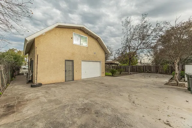 $365,000 | 422 North Pine Street, Madera, CA 93637