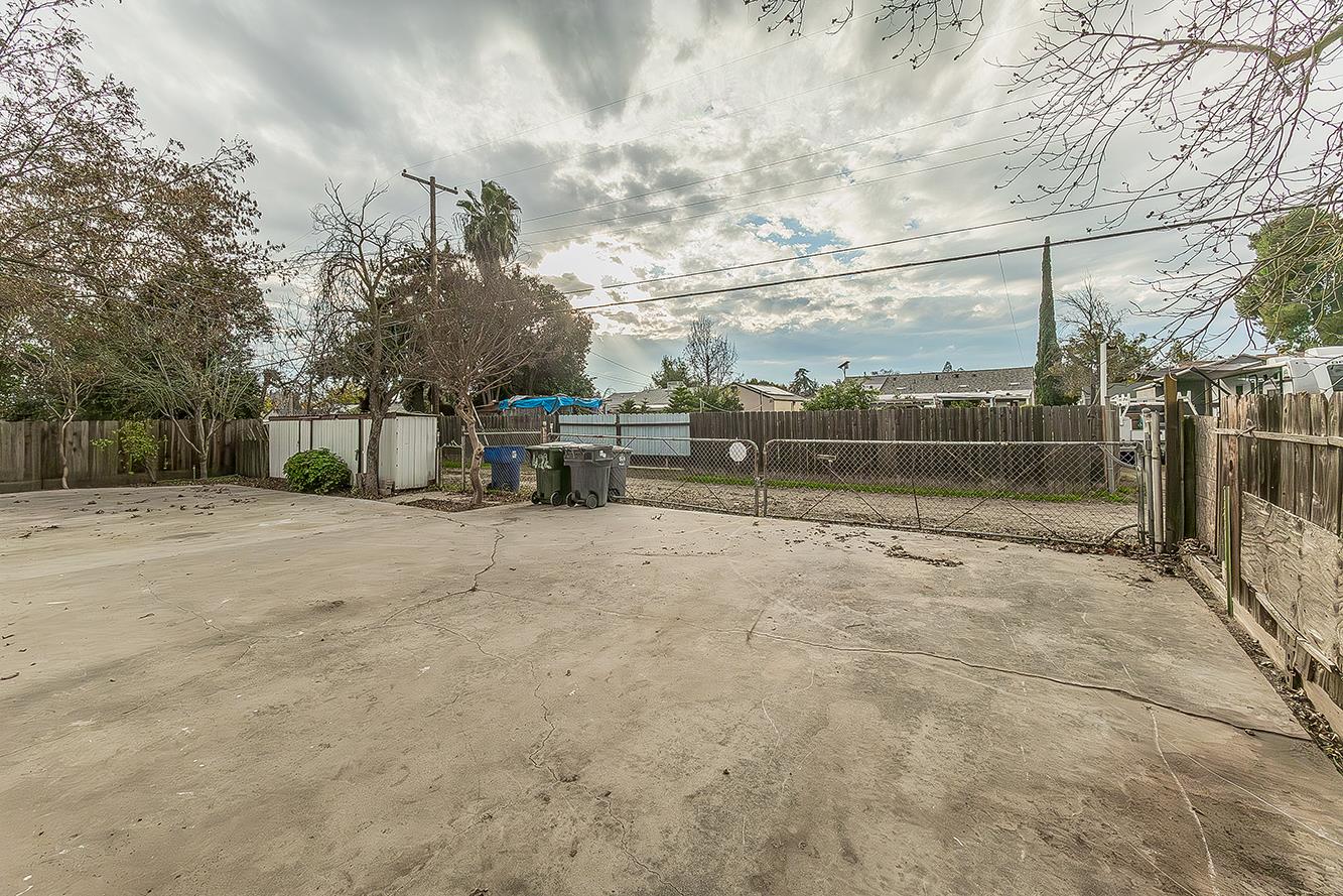 422 North Pine Street Madera, CA 93637 - Photo 37 of 54