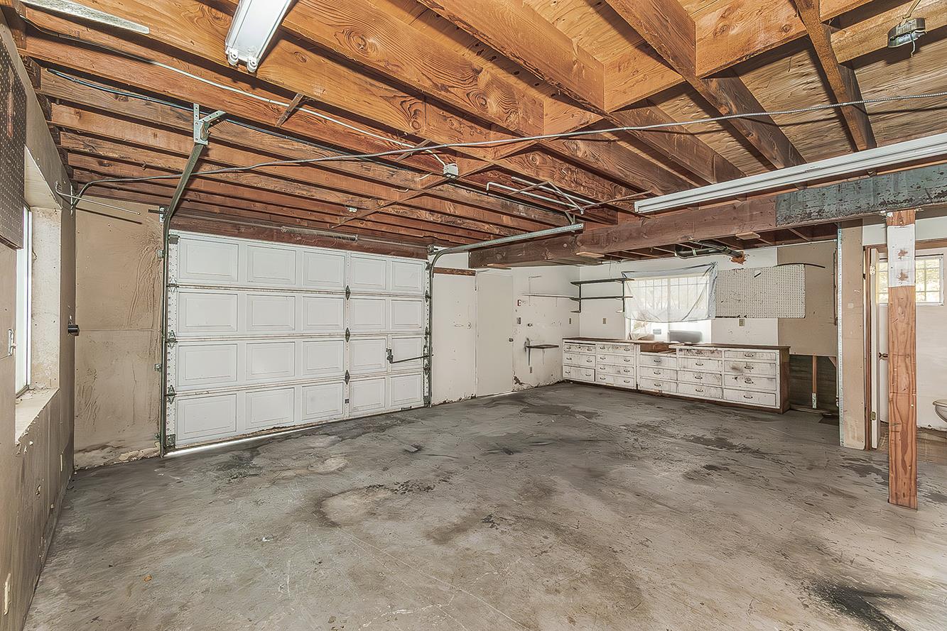 422 North Pine Street Madera, CA 93637 - Photo 40 of 54 a view of garage