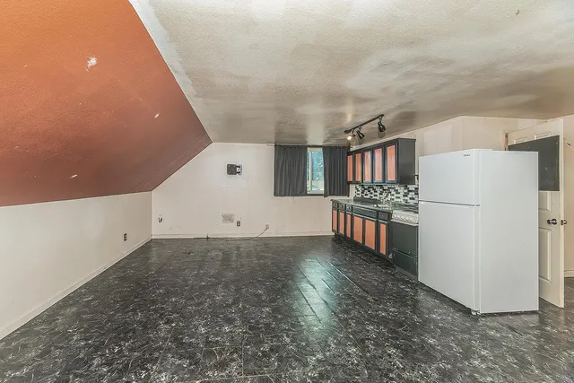 $365,000 | 422 North Pine Street, Madera, CA 93637