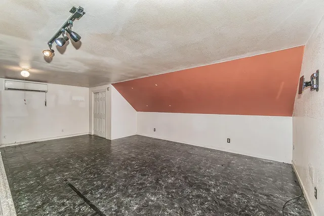 $365,000 | 422 North Pine Street, Madera, CA 93637