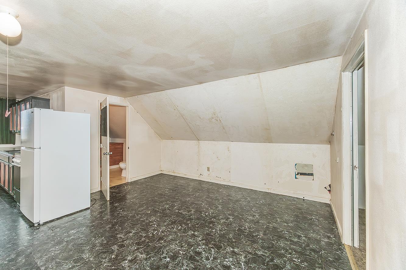 422 North Pine Street Madera, CA 93637 - Photo 51 of 54 a view of utility room