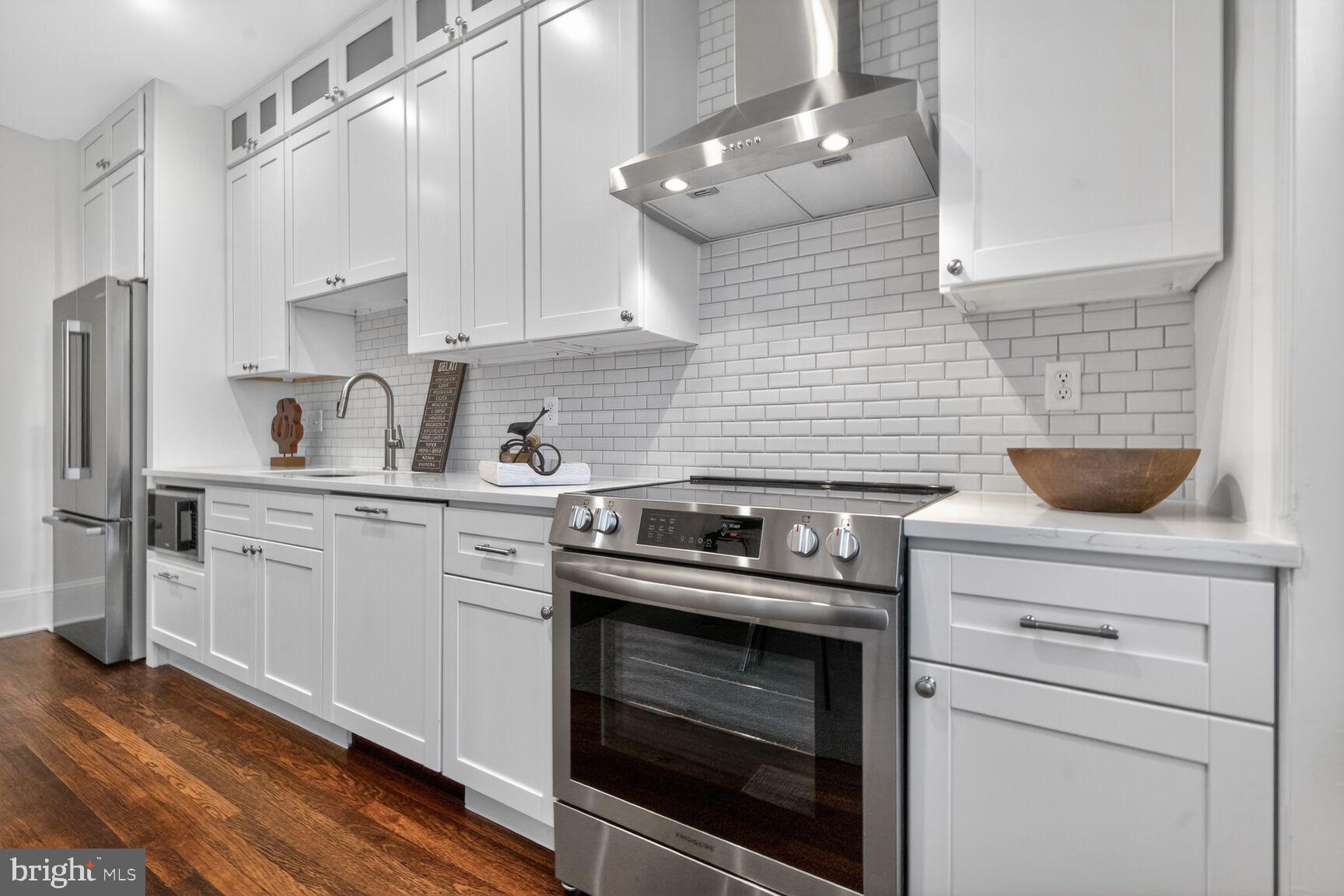 3426 16th Street Northwest, Unit 604 Washington, DC 20010 - Photo 21 of 65 Beautiful Subway Tile