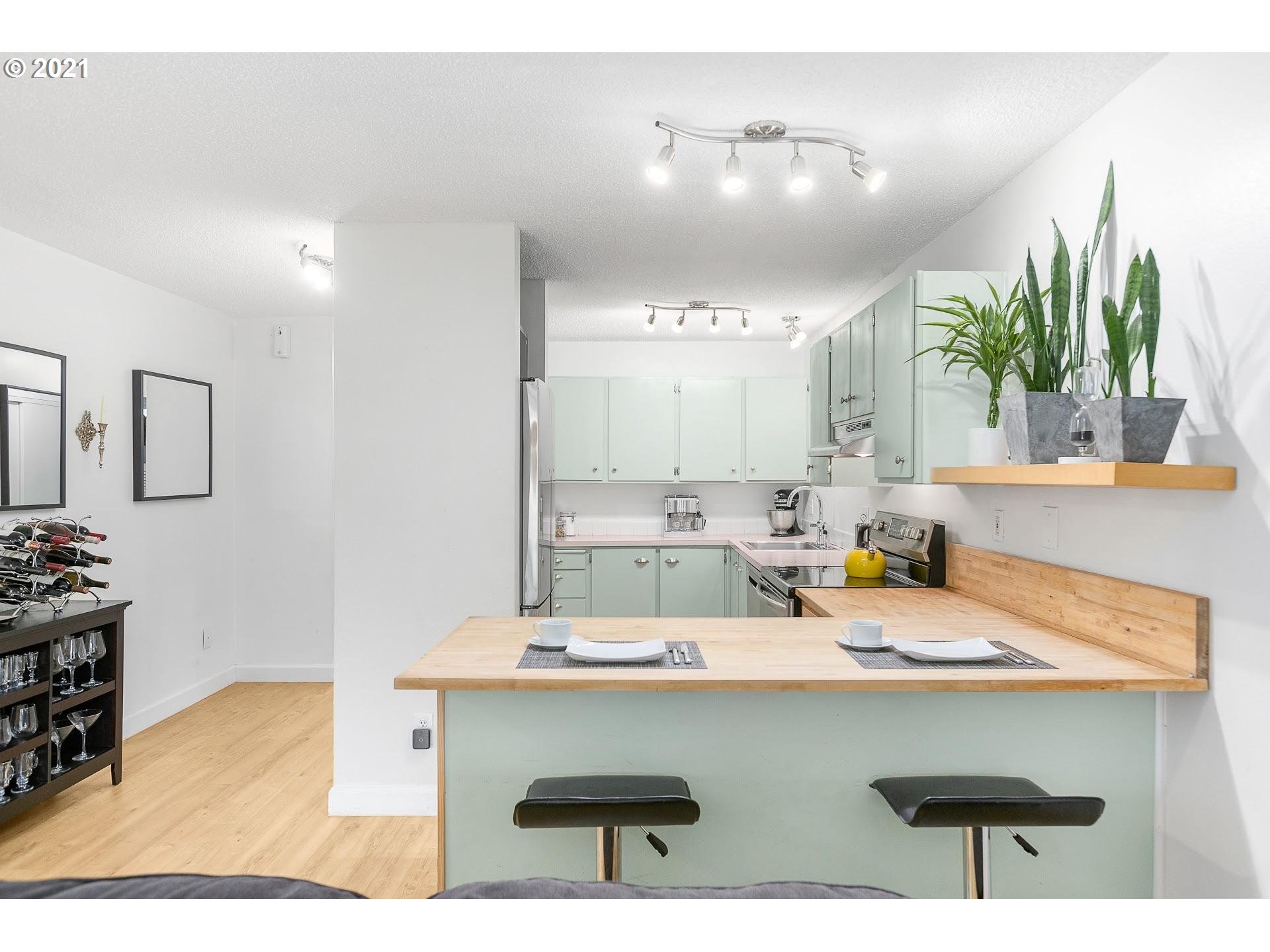 6835 Southwest Capitol Hill Road, Unit 31 Portland, OR 97219 - Photo 8 of 29 Gallery Image 8