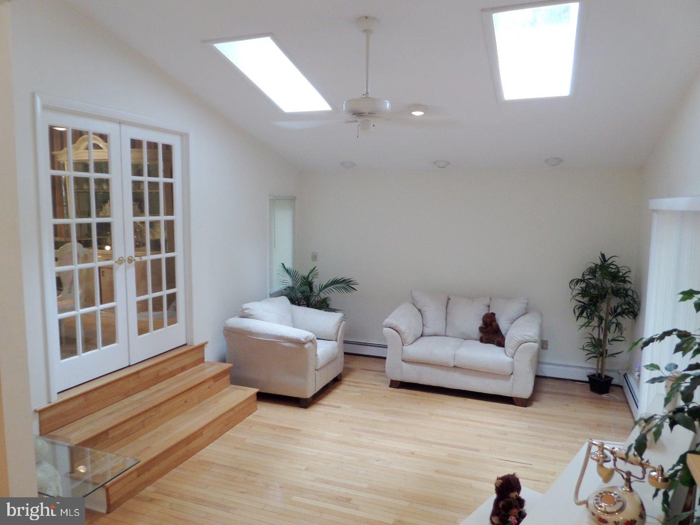 2550 Martin Road Willow Grove, PA 19090 - Photo 8 of 25 Sun Room
