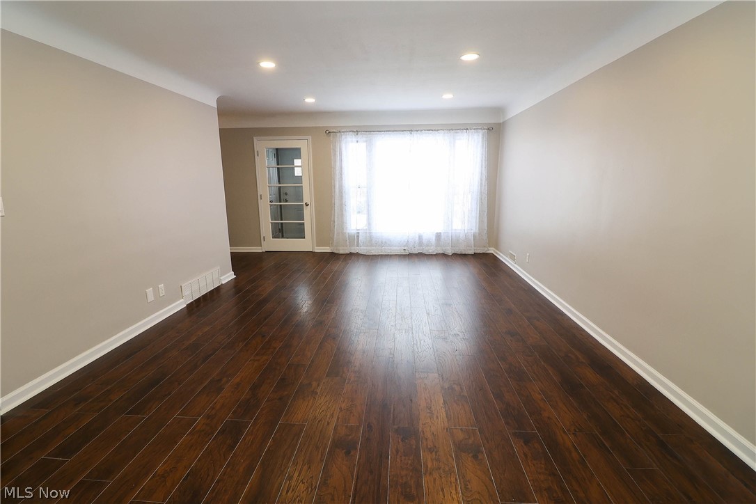 4014 Stonehaven Road Cleveland, OH 44121 - Photo 10 of 35