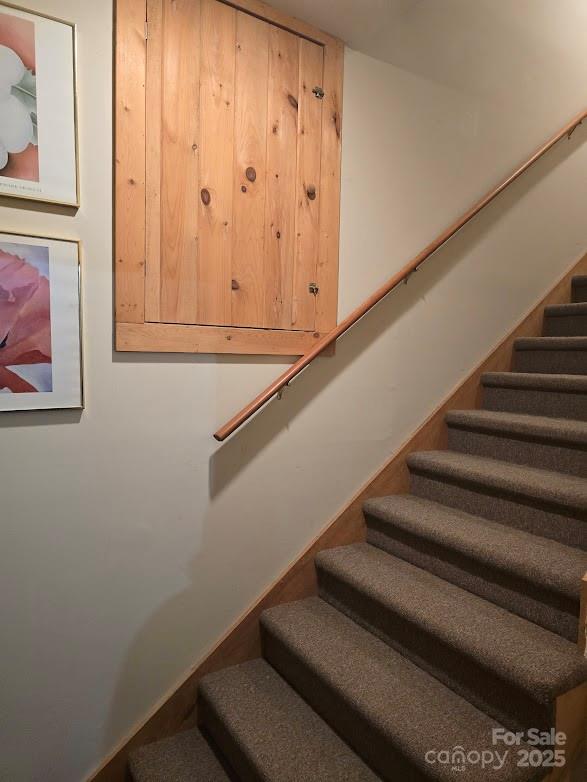 979 Wagon Road, Unit 68 Warrensville, NC 28693 - Photo 36 of 40 a view of entryway