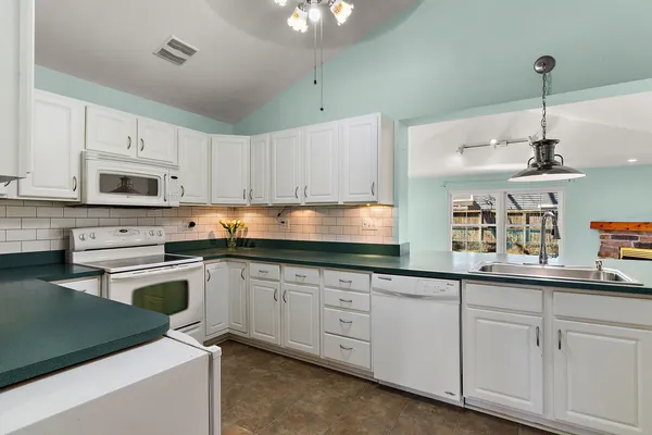 $475,000 | 742 Pine Street, Deerfield, IL 60015