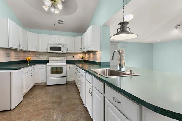 $475,000 | 742 Pine Street, Deerfield, IL 60015